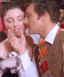 70여년 전 영화 키스신... gif