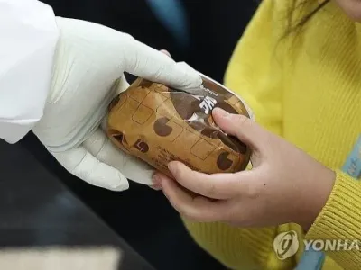 파업으로 대체식 먹는 초등학생들(오늘자)