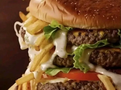 위험해 보이는 햄버거 사진