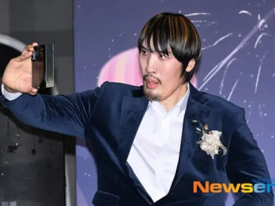 갤럭시 트라이폴드 크기 체감