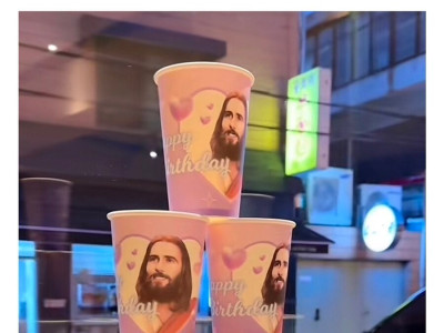 틱톡에서 화제라는 지져스 생일카페