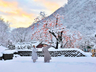 눈 내린 내장사 풍경