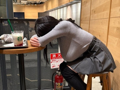 의외로 카페에서 쳐다보게 된다는 사람