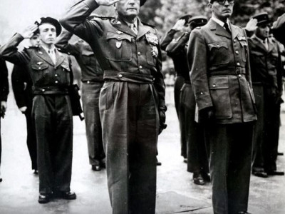 “한국 가겠다”며 네 계급 셀프 강등… 프랑스 4성장군