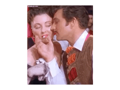 70여년 전 영화 키스신... gif