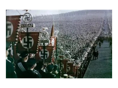 독일인을 현혹시킨 나치의 전당대회 수준