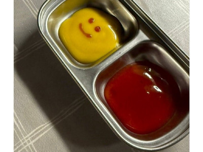 여자 손님 오면 음식으로 재롱부린다는 피방 여자 알바생들