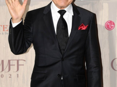 [속보] '혈액암 투병' 안성기, 심정지 상태로 병원 이송…위중한 상태