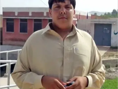 자살폭탄 테러를 막고 영웅이 된 소년