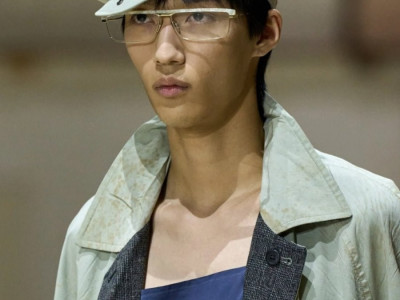 프라다 동묘에디션.jpg