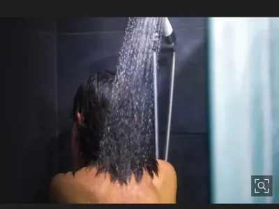 요즘 미국에서 유행 중인 '다크 샤워'