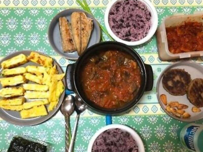 여친이 차려준 밥상 ..평범하다 vs 수라상이다..