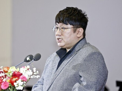 방시혁 하이브 의장 주식 1.65% 증여…2700억 원 규모