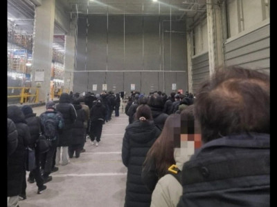 쿠팡 물류센터 일용직 대기줄 근황.JPG