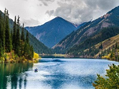 카자흐스탄 고분에서 발견된 금 장신구들