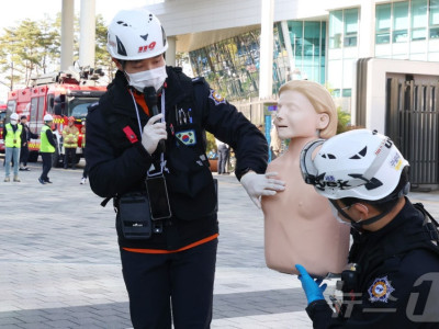 "여성 심정지땐 브래지어 풀지 마세요"…제세동기 사용법 눈길