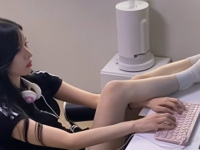 컴퓨터 하는 은 여자 특징.jpg