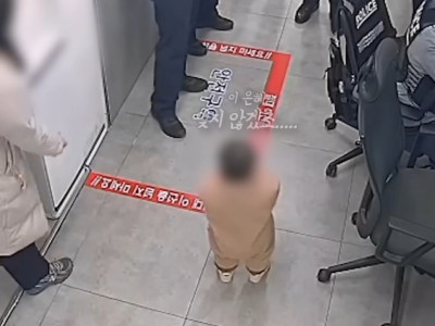'1살 아기'가 경찰서에 '총총걸음'으로 오더니…무슨 일