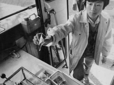 그 시절.. 아재들 버스 요금 현금으로 내던 때 모습