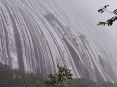 폭우 후 쏟아지는 세상에서 가장 놀라운 폭포