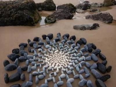 찰나에 사라지지만 정교하고도 경이로운 존 포먼의 대지 예술.jpg