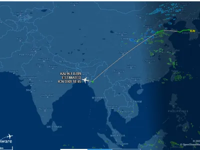 두바이로 가다가 회항중인 대한항공