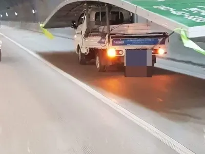 감으로 운전하는 트럭 운전사