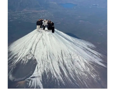 중국인들의 후지산 등반 인증샷