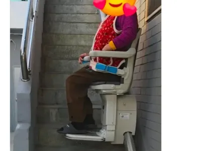 펌)어머니를 위해 계단 리프트 설치.jpg