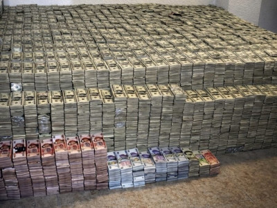 멕시코 한 가정집에서 압수한 범죄 수익금