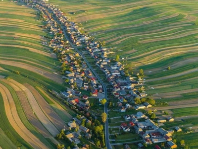 6,000명이 한 길가에 사는 마을