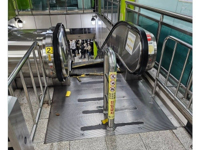 에스컬레이터도 박살이 나는구나