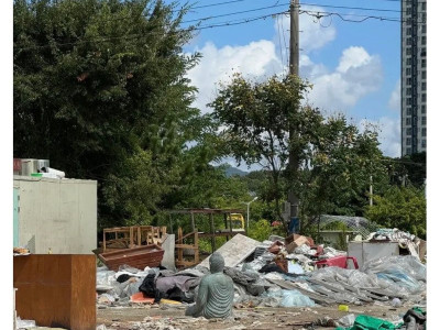 뭐 찾으러 둘째 방 들어간 내 모습