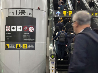 에스컬레이터 다시 두줄 서기 1분이 급한데 시민 술렁