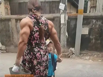 학폭이 걱정되서 같이 등교하는 엄마