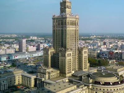 폴란드인들이 극혐하지만 철거는 못 하는 건물