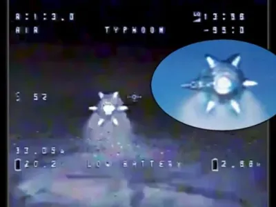 우크라이나 드론캠에 걸린 UFO