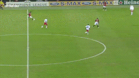 신이 만들때 능력치를 위치선정에 몰빵한 축구선수