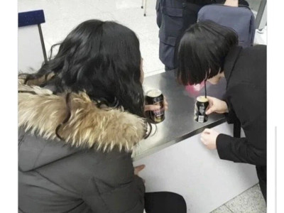 김미명 칭다오공항 흑맥주 원샷 사건