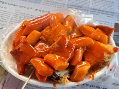 노점에서 파는 오천원 떡볶이 튀김범벅