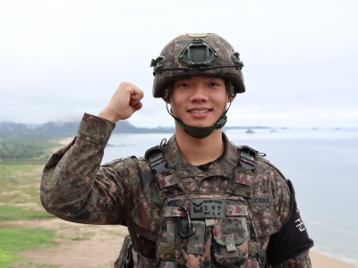 "튜브 끼고 곧장 바다로"…아이 구하고 홀연히 사라진 남성