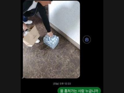 배송 완료 사진에 찍힌 생수 절도현장.jpg