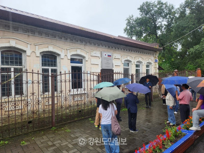 폐교 위기 때마다 한국서 온 손길…고려인 아이들 지킨 '페치카의 학교'