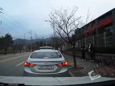 오늘 난리난 26명 통근버스 추락사고 블박 영상 ㄷㄷ