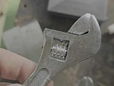 알리에서 산 몽키스패너