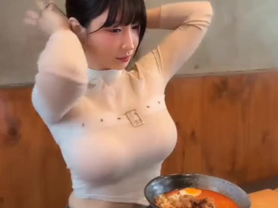 식사전 머리카락 묶는 "H컵" bj처자ㄷㄷ