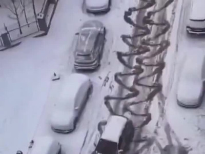 눈내린 비탈길에서 내려오는 방법