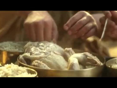 영화  닭 먹방 장면