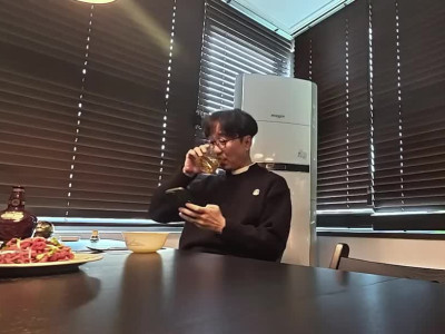 봉준호 감독과 통화하는 천만감독 장항준