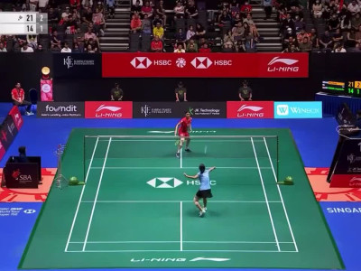 안세영 다이빙수비에 엄지척 날리는 상대선수